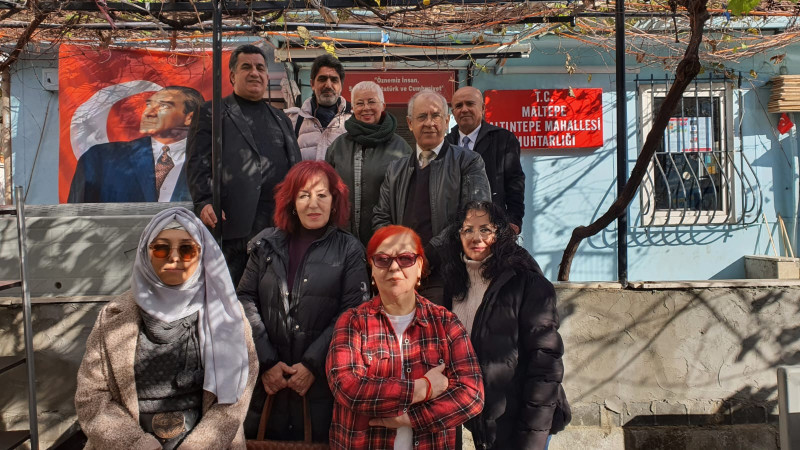 TARZIYLA FARK YARATAN MUHTAR YİNE UNUTMADI