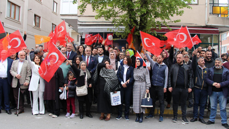 CUMHURBAŞKANI DANIŞMANI SARAL,IRTIBAT BUROSU AÇTI