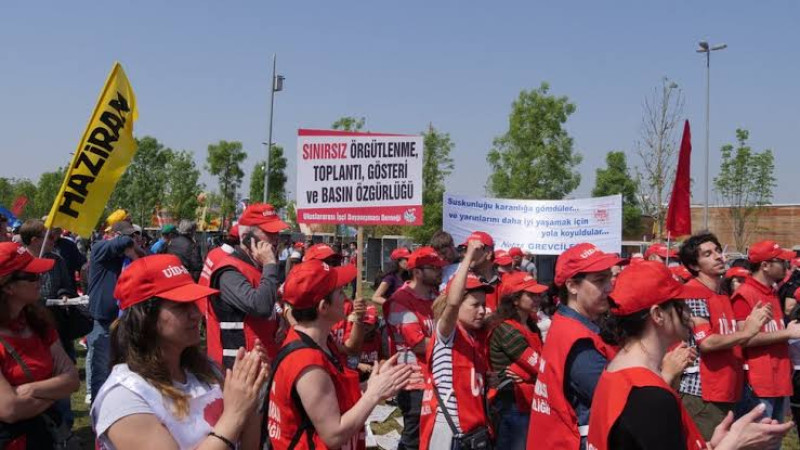 BINLERCE KİŞI MALTEPE'DE 1 MAYISI KUTLADI