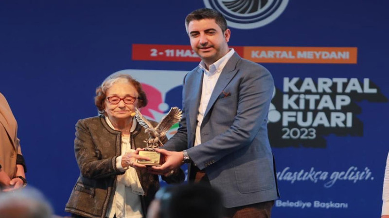3. Kartal Kitap Fuarı’nda Yazar Gülten Dayıoğlu’na Onur Ödülü