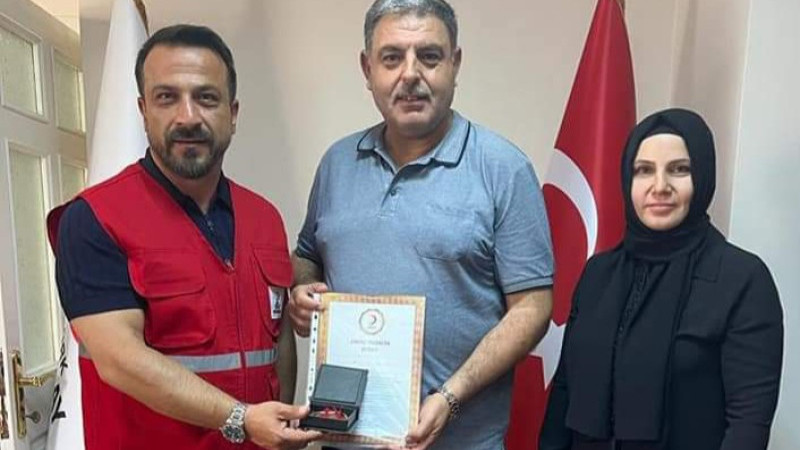 MECLİS ÜYESI ASLAN'A MADALYA