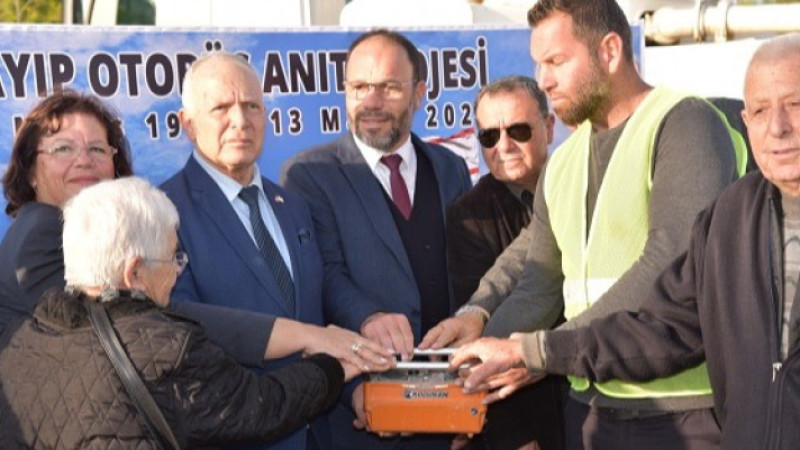 KKTC İSKELE BELEDİYESİ 'KAYIP OTOBÜS ANITI' TEMELİNİ ATTI