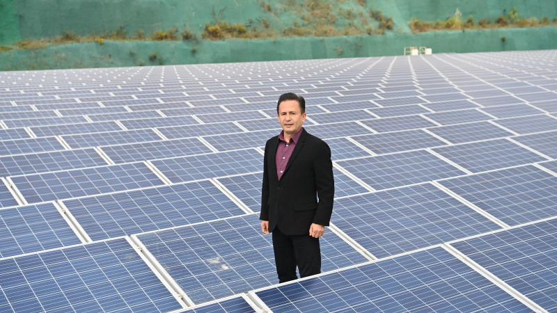 TUZLA'DA Kİ GÜNEŞ ENERJİ PANELLERİ, YILDA 35 BİN 400 AĞACI KURTARIYOR