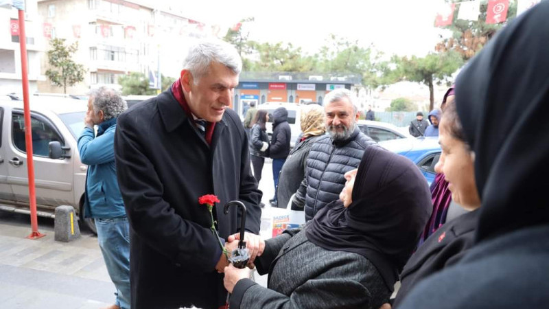 EKŞİ YE SEVGİ YÜRÜYÜŞÜNDE SEVGİ GÖSTERİSİ  