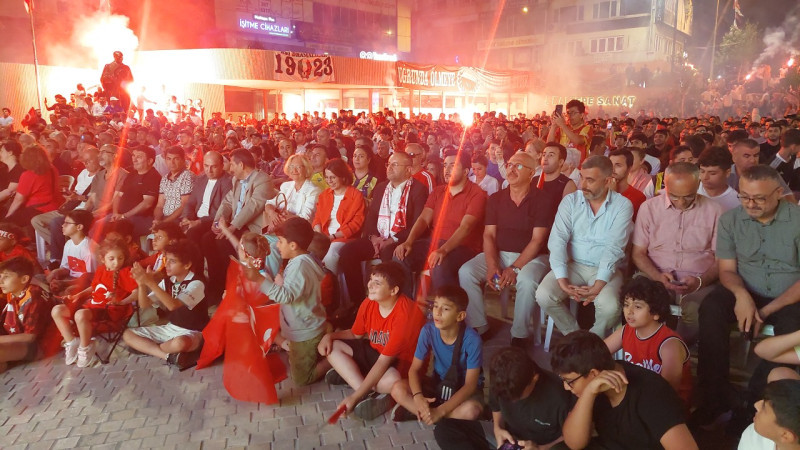 MALTEPE BİZİM ÇOCUKLAR İÇİN TOPLANDI