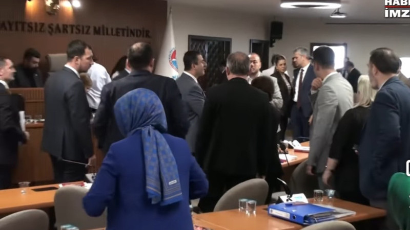 FAALIYET RAPORU GÖRÜSMESİNDE GERGİN DAKIKALAR